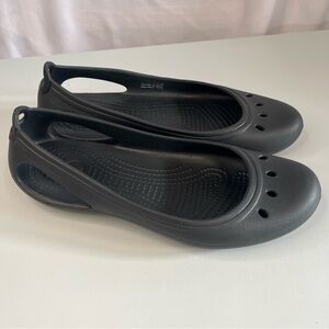 Women’s Crocs 200941 Kadee Flat Size 9 EUC Non Marking Slip Resistant Crocs Lock